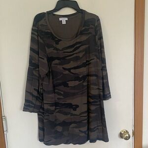 Carolina Belle Montreal 1X camo tunic top
